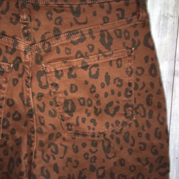 Universal Thread Vintage Stretch Leopard Straight Leg Pants - Picture 6 of 7